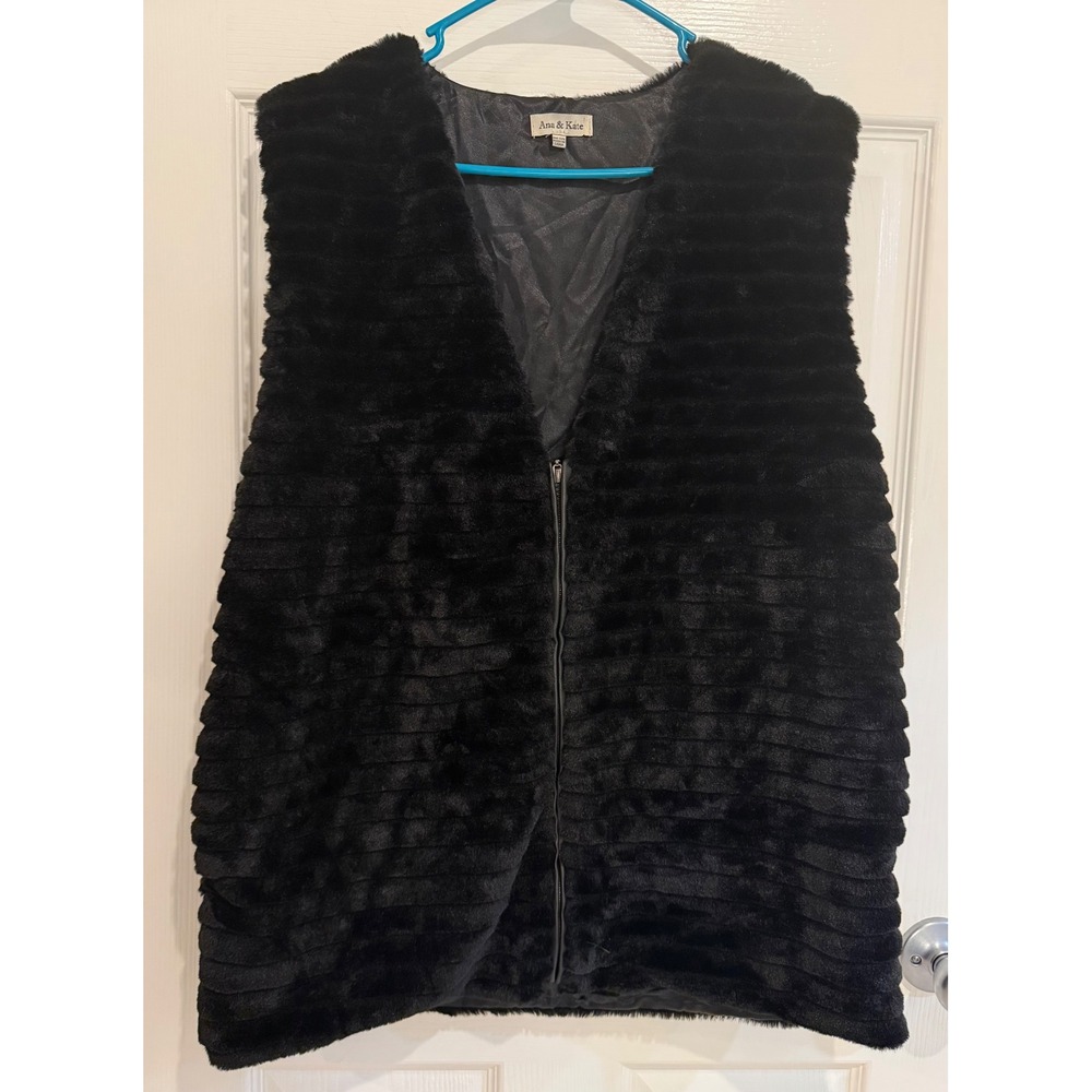 Ana & Kate Faux Fur Vest Sleeveless Zip Front Cozy Layering One Size NWOT